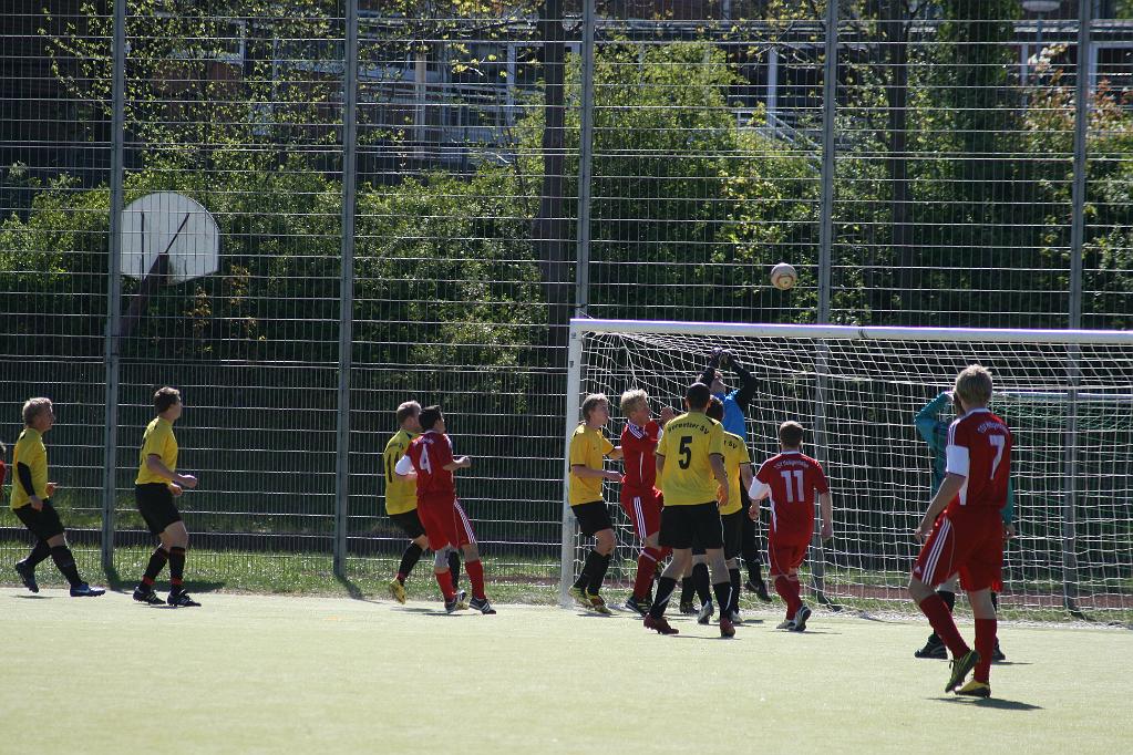 Hhafen-Sereetz 3-0 050.jpg - Morten macht sich lang